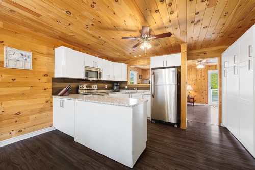 Cuisine - 384 Ch. Du Lac-De-La-Truite, Mansfield-Et-Pontefract, QC - Indoor Photo Showing Kitchen