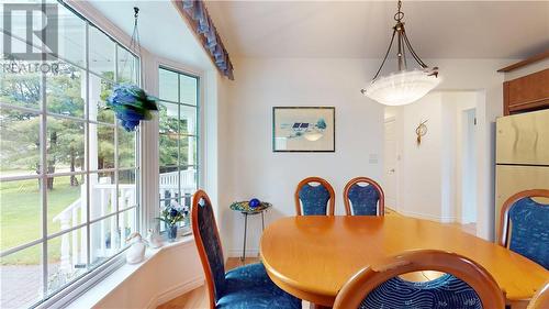 12 Islandview, Mindemoya, ON - Indoor Photo Showing Dining Room