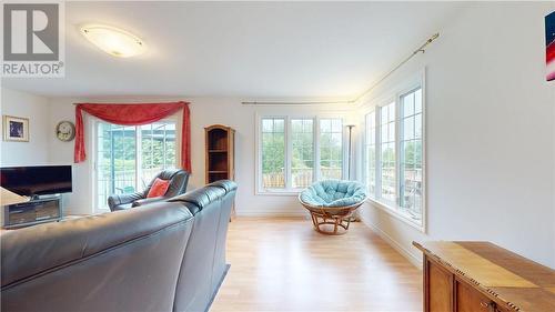 12 Islandview, Mindemoya, ON - Indoor Photo Showing Living Room
