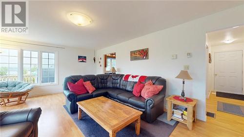 12 Islandview, Mindemoya, ON - Indoor Photo Showing Living Room