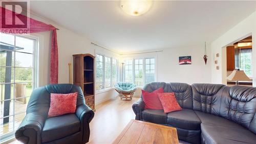 12 Islandview, Mindemoya, ON - Indoor Photo Showing Living Room