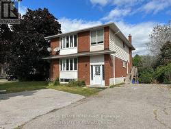 UPPER - 511 HARRIS COURT Whitby, ON L1N 3C6