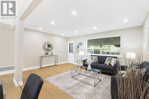 2420 Edenhurst Drive, Mississauga, ON - Indoor Photo Showing Living Room