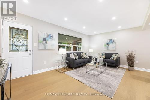 2420 Edenhurst Drive, Mississauga, ON - Indoor Photo Showing Living Room
