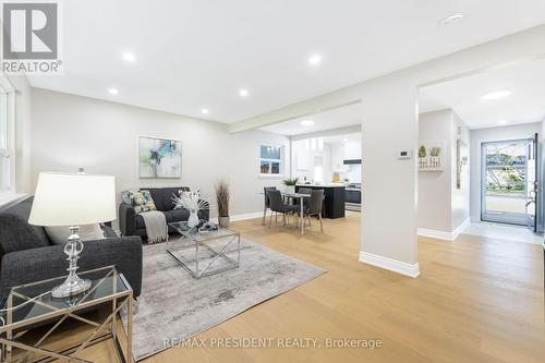 2420 Edenhurst Drive, Mississauga, ON - Indoor Photo Showing Living Room