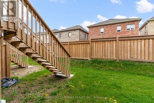 1320 Bradenton Path, Oshawa, ON - Outdoor