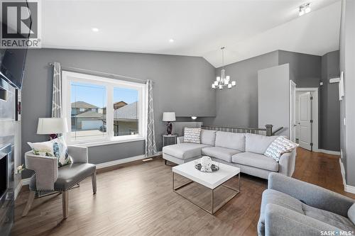 711 Sutter Crescent, Saskatoon, SK - Indoor Photo Showing Living Room