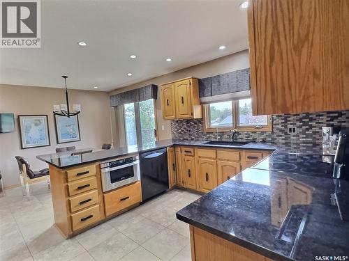 322 Spruce Drive, Estevan, SK - Indoor Photo Showing Kitchen