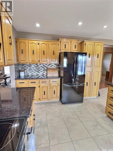322 Spruce Drive, Estevan, SK - Indoor Photo Showing Kitchen