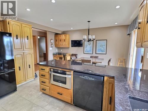 322 Spruce Drive, Estevan, SK - Indoor Photo Showing Kitchen