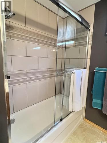 322 Spruce Drive, Estevan, SK - Indoor Photo Showing Bathroom