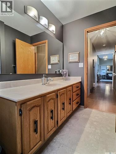 322 Spruce Drive, Estevan, SK - Indoor Photo Showing Bathroom