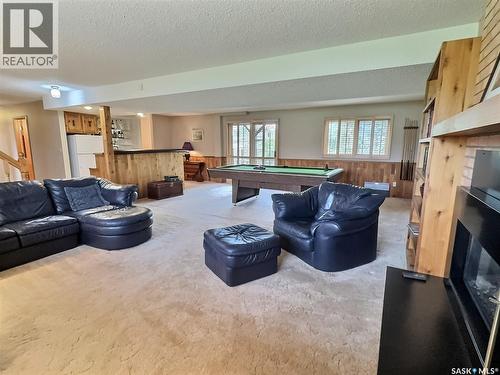 322 Spruce Drive, Estevan, SK - Indoor Photo Showing Living Room