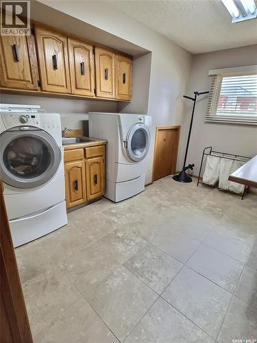 322 Spruce Drive, Estevan, SK - Indoor Photo Showing Laundry Room