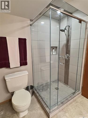 322 Spruce Drive, Estevan, SK - Indoor Photo Showing Bathroom