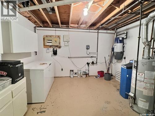322 Spruce Drive, Estevan, SK - Indoor Photo Showing Laundry Room