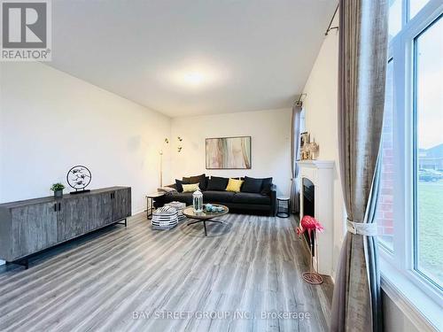 25 Mcisaac Drive, Springwater, ON - Indoor