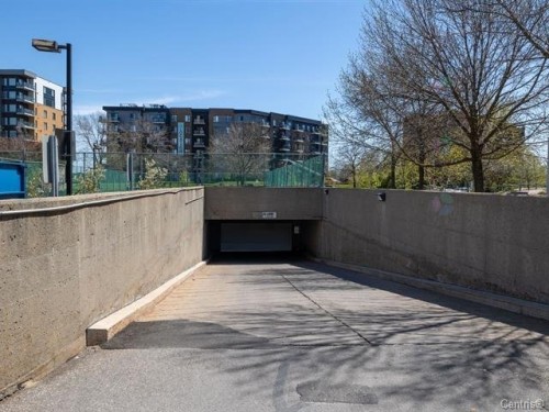 Parking - 1005-8050 Boul. St-Laurent, Brossard, QC - Outdoor