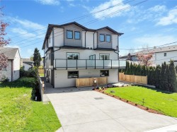 #4-921 Dale St Saanich, BC V8X 2V9