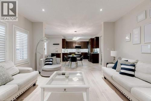85 Showcase Drive, Hamilton, ON - Indoor Photo Showing Living Room