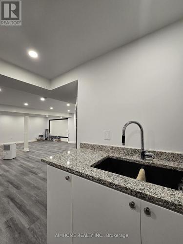 137 Mcclellan Way, Aurora, ON - Indoor Photo Showing Kitchen With Double Sink
