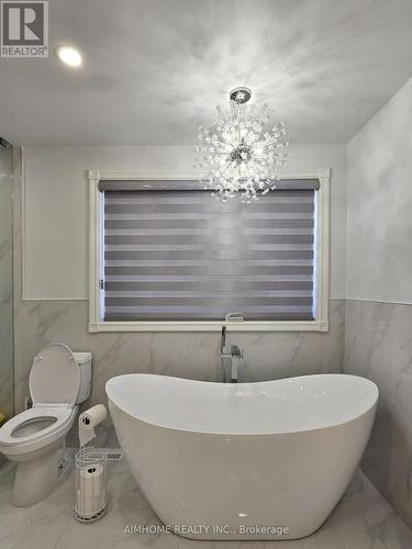 137 Mcclellan Way, Aurora, ON - Indoor Photo Showing Bathroom
