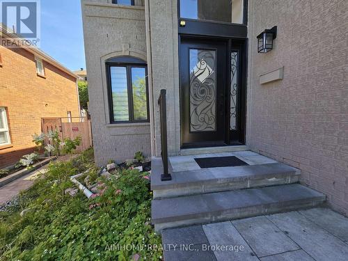 137 Mcclellan Way, Aurora, ON - Outdoor With Exterior