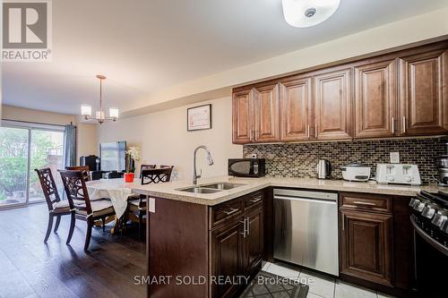 68 Denton Circle, Vaughan, ON - Indoor Photo Showing Kitchen With Double Sink