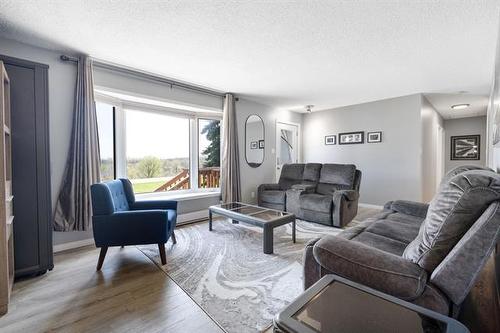 358 Ennis Cr, Treherne, MB 