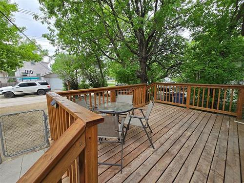 592 Polson Ave, Winnipeg, MB 