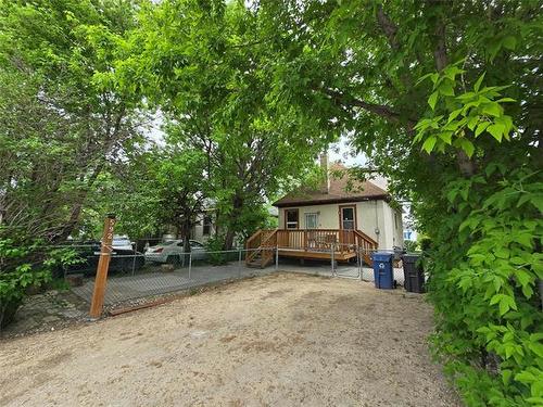 592 Polson Ave, Winnipeg, MB 