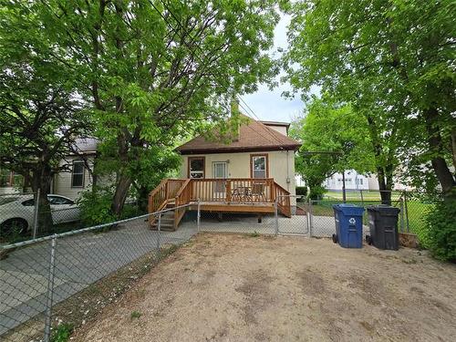 592 Polson Ave, Winnipeg, MB 