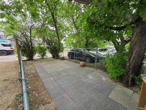 592 Polson Ave, Winnipeg, MB 