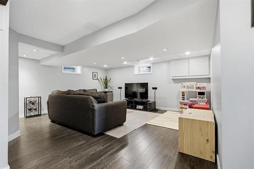 698 Brock St, Winnipeg, MB 