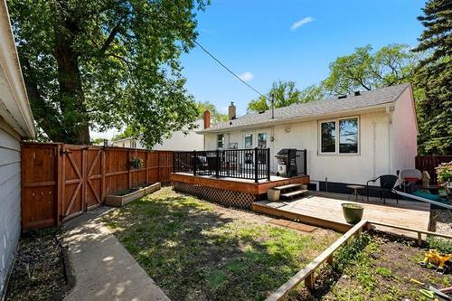 698 Brock St, Winnipeg, MB 