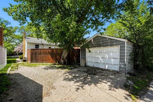 698 Brock St, Winnipeg, MB 