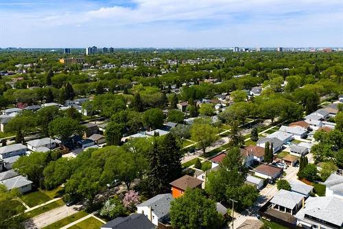 698 Brock St, Winnipeg, MB 