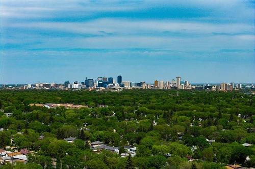 698 Brock St, Winnipeg, MB 