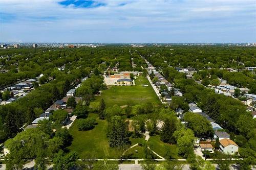 698 Brock St, Winnipeg, MB 