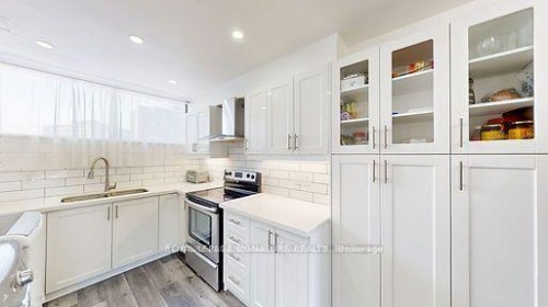 806-4673 Jane Street, Toronto, ON - Indoor Photo Showing Kitchen With Double Sink With Upgraded Kitchen
