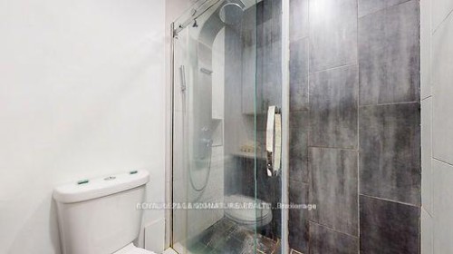 806-4673 Jane Street, Toronto, ON - Indoor Photo Showing Bathroom