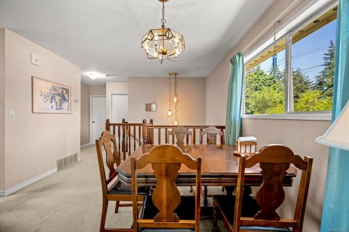 1617 Robb Ave, Comox, BC 