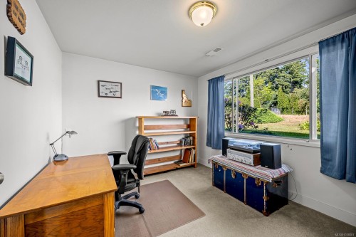 1617 Robb Ave, Comox, BC 