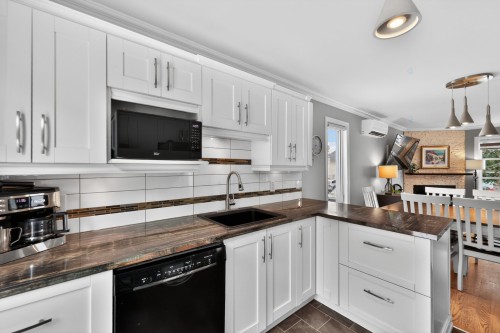 Cuisine - 995 Rue De Brétigny, Laval (Fabreville), QC - Indoor Photo Showing Kitchen With Upgraded Kitchen
