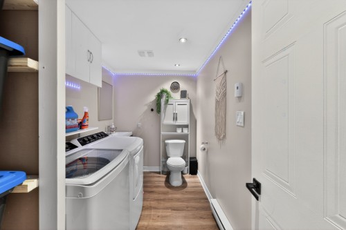 Salle de bains - 995 Rue De Brétigny, Laval (Fabreville), QC - Indoor Photo Showing Laundry Room