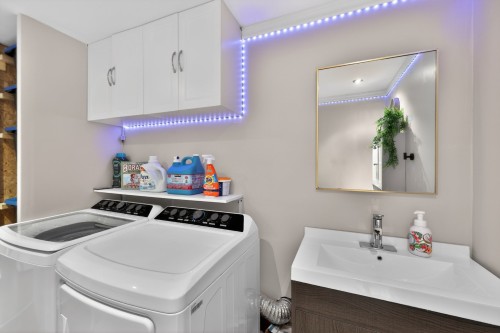 Salle de bains - 995 Rue De Brétigny, Laval (Fabreville), QC - Indoor Photo Showing Laundry Room