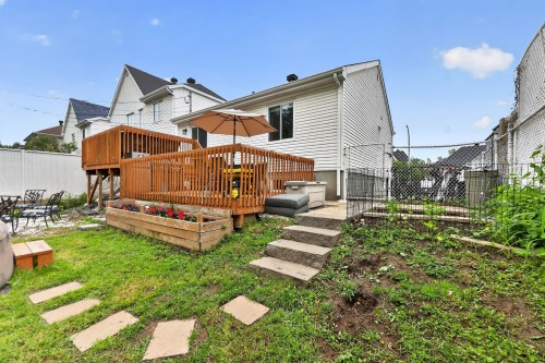 Cour - 995 Rue De Brétigny, Laval (Fabreville), QC - Outdoor With Deck Patio Veranda With Exterior