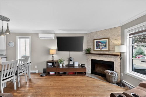 Salon - 995 Rue De Brétigny, Laval (Fabreville), QC - Indoor Photo Showing Living Room With Fireplace