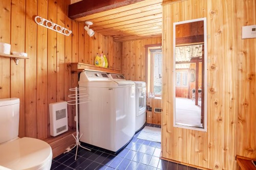 Salle de lavage - 1355A Ch. Du Mont-Loup-Garou, Sainte-Adèle, QC - Indoor Photo Showing Laundry Room