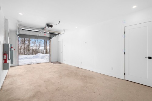 Garage - 207Z Mtée Du Val-De-Loire, Saint-Adolphe-D'Howard, QC - Indoor Photo Showing Other Room